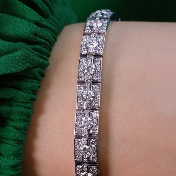 18k White Gold And Diamond Tennis Bracelet - Picture 3 of 5